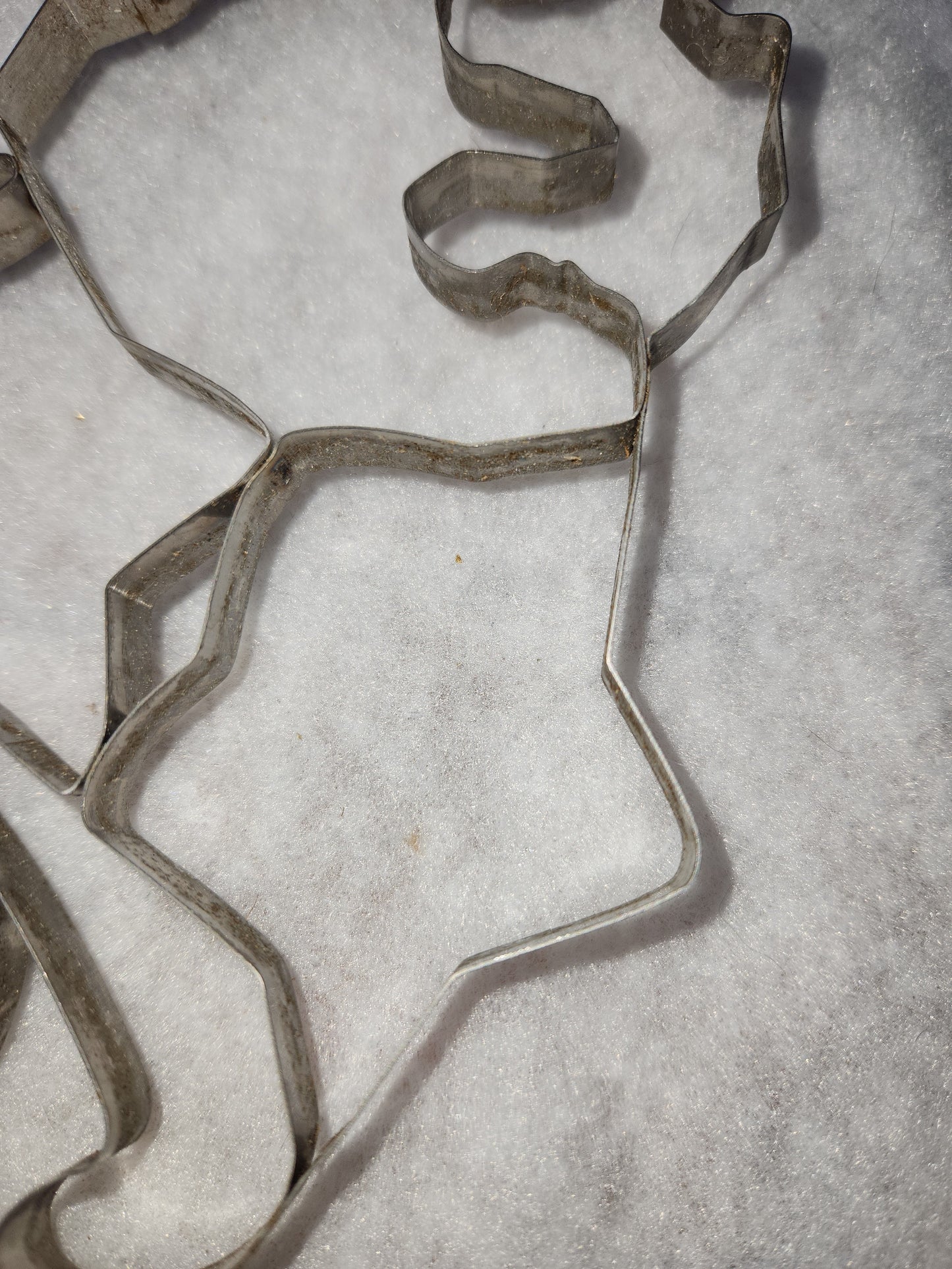 CC21 vintage 32 in 1 scrapless stainless steel cookie cutter