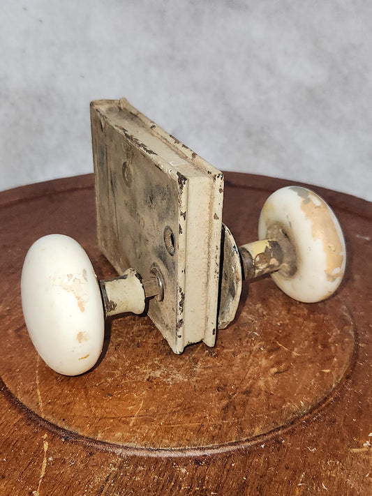 Kn9 Antique White Door Knob and Lock Set kn9