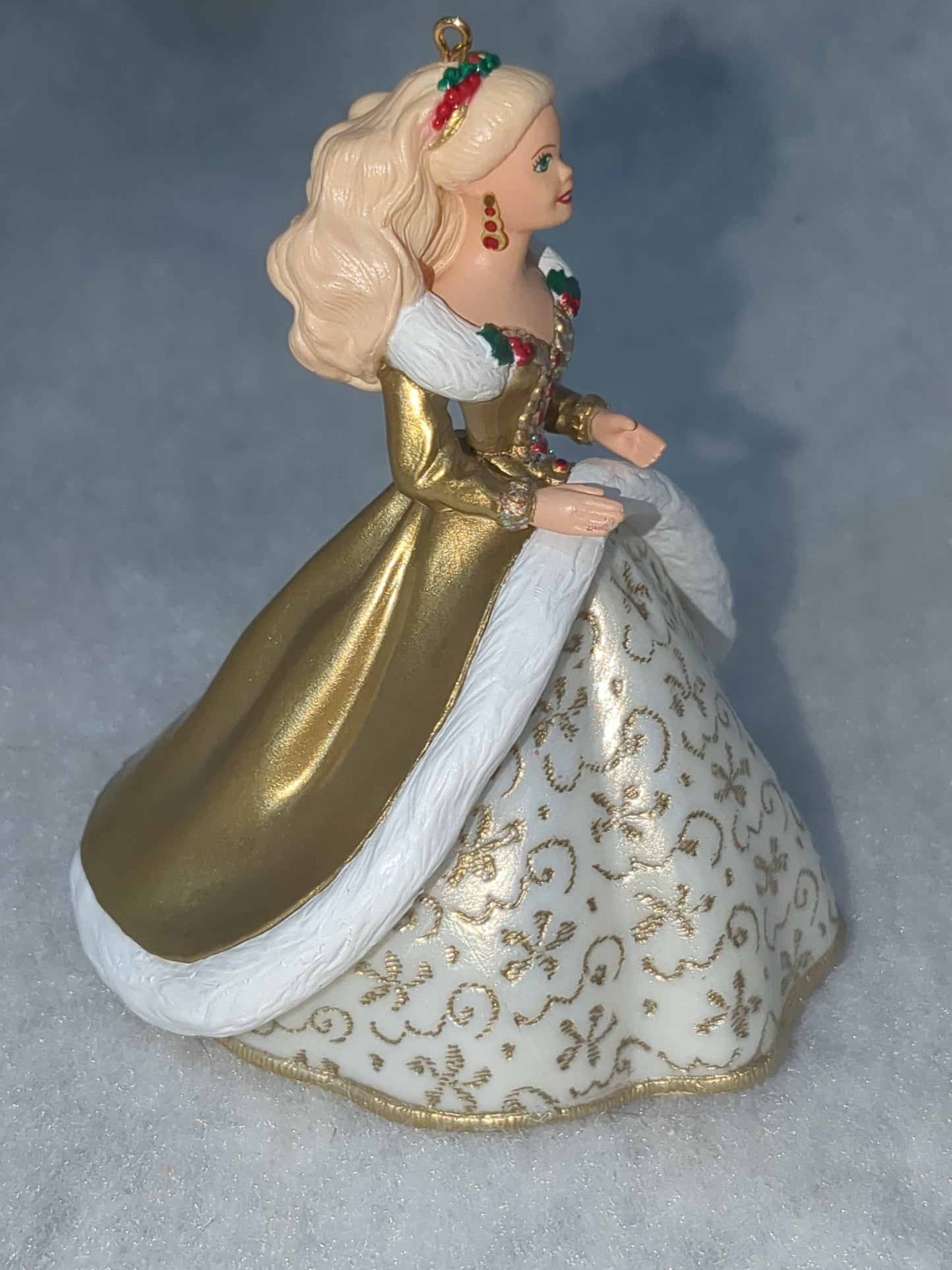 1994 Hallmark Holiday Barbie. 2nd in Holiday Barbies Series. New box and bubble wrap. Hob6