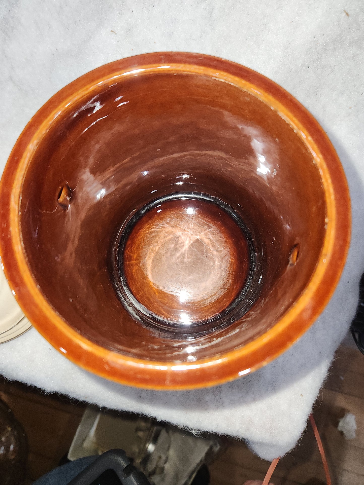 Vintage brown pottery crock lid and metal bail pot57