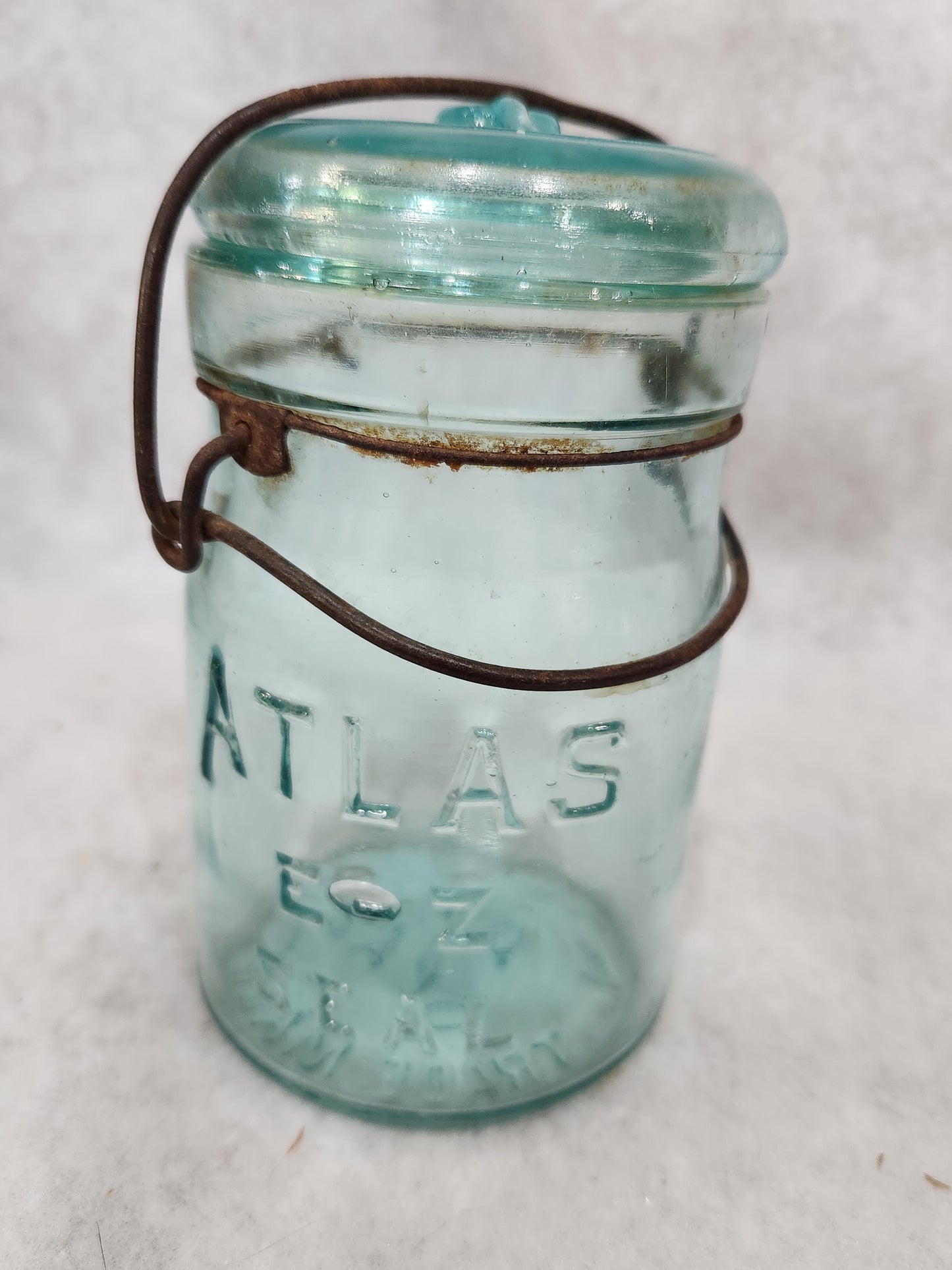 Vintage ATLAS E-Z SEAL Blue Mason Pint Jar glass lid Wire Bail Trade Mark Reg cornflower light aqua blue jar88