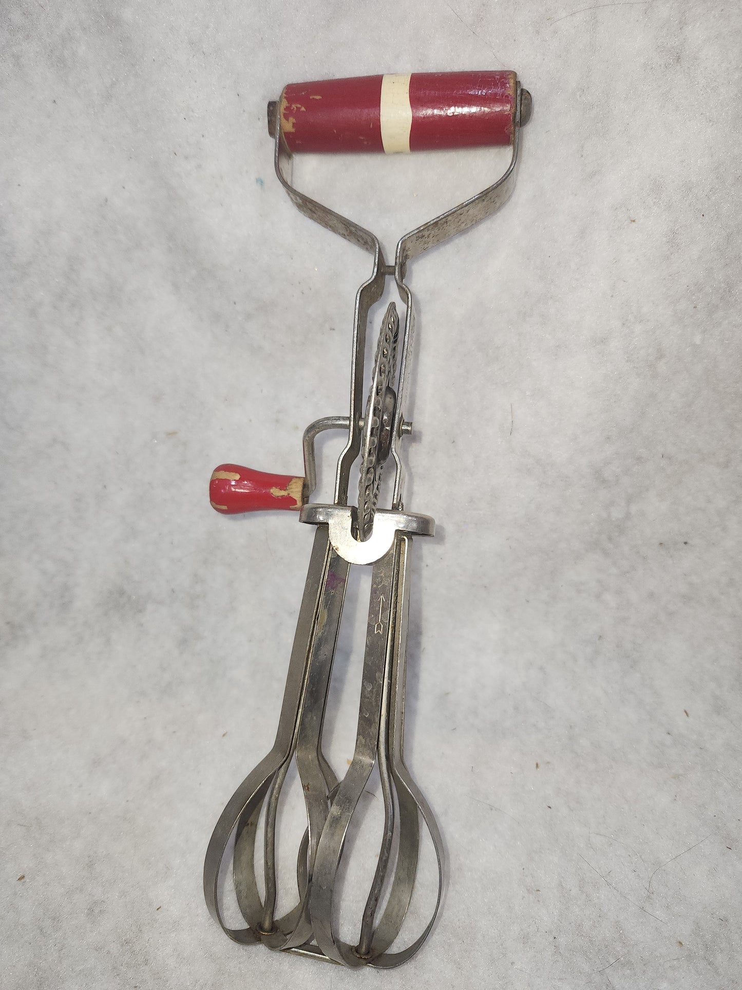 Vintage Dainty Whirl Hand Mixer Beater with Red Wood Handle and knob mix7