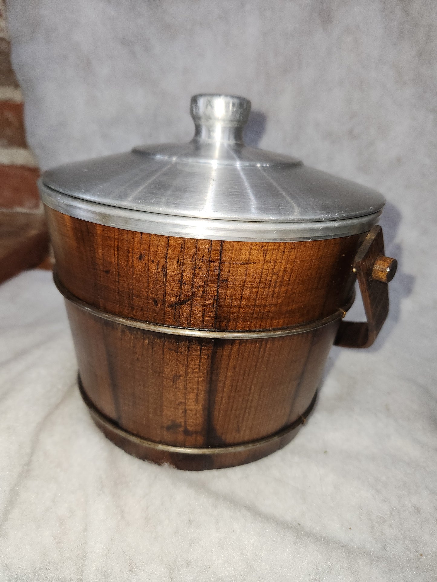 Vintage wood and aluminum ice bucket ice4