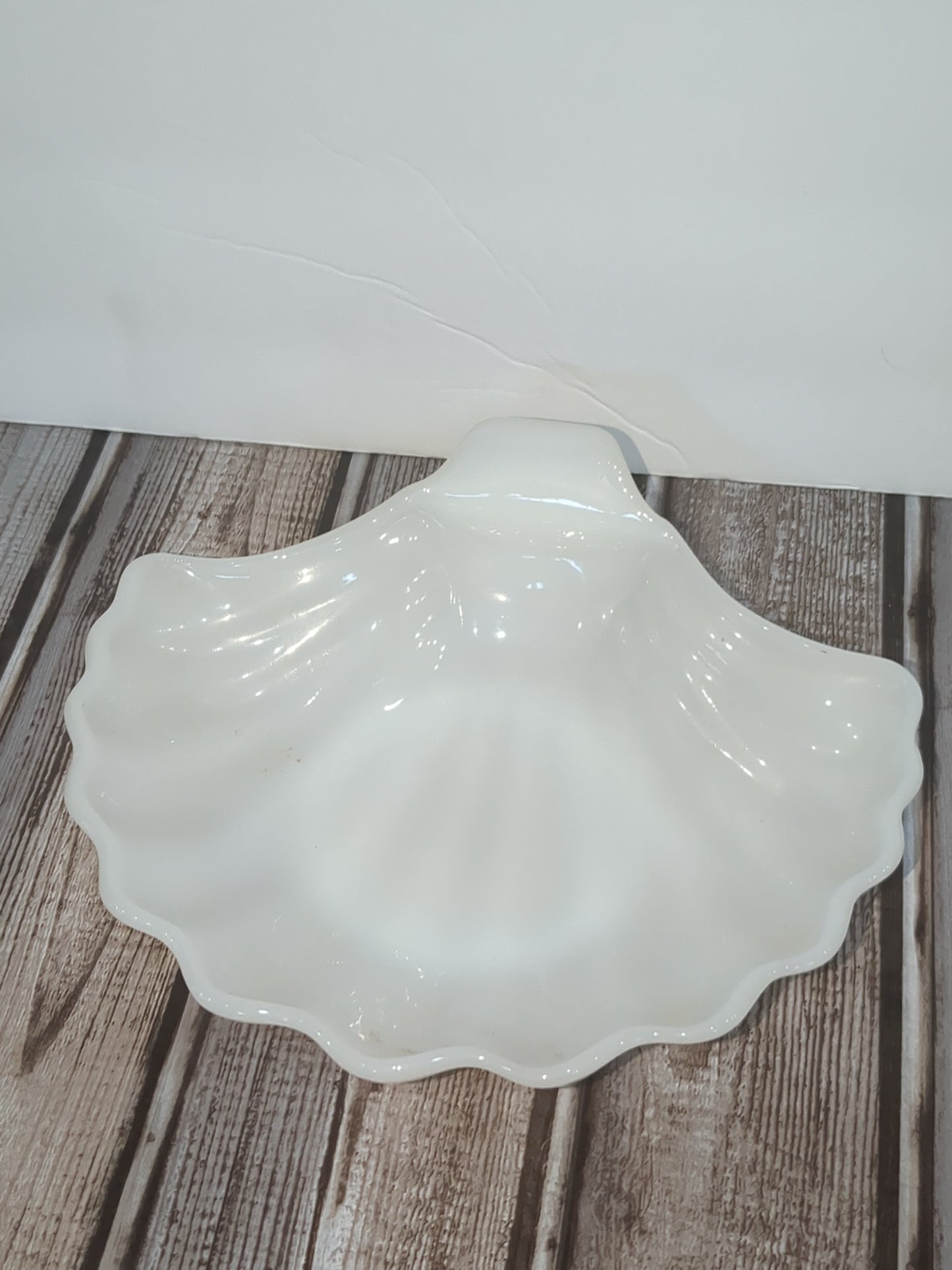 Vintage milk glass shell trinket dish or soap dish or ring dish g299