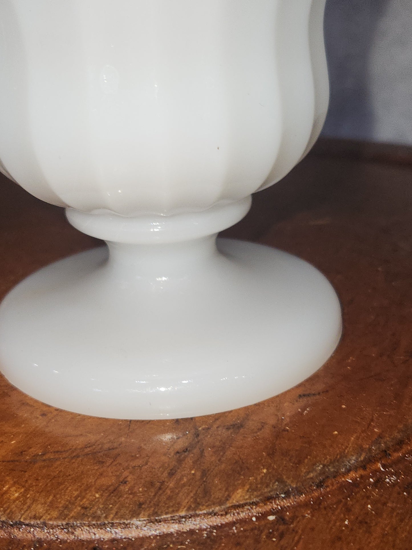 Vintage Milk Glass Ribbed, flutted Scalloped edge compote dish on pedestal candy planter dessert mg56