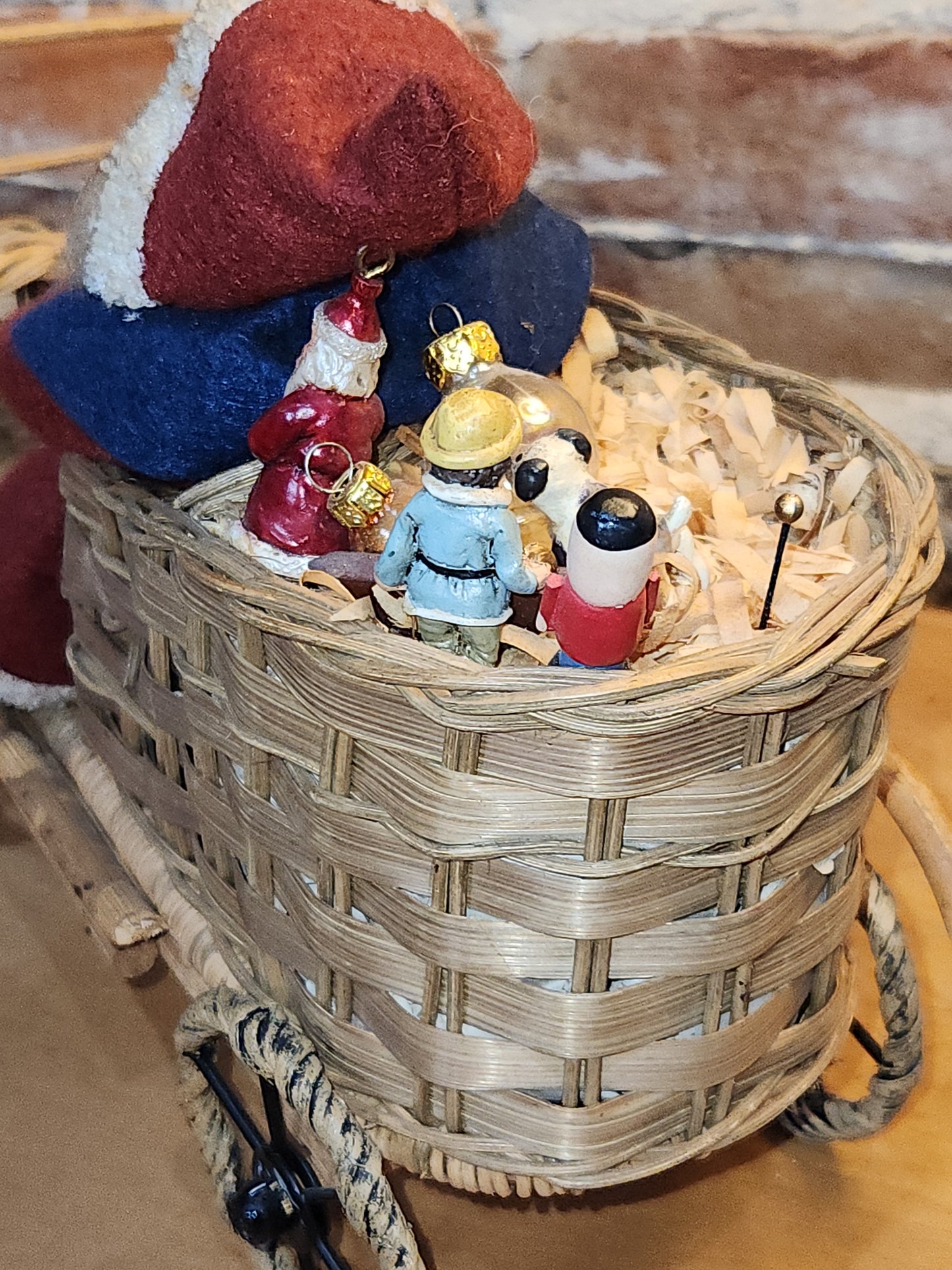 Vintage Bethany Lowe Santa Claus Wearing Wool in a Woven Sleigh With Toys AS IS s90