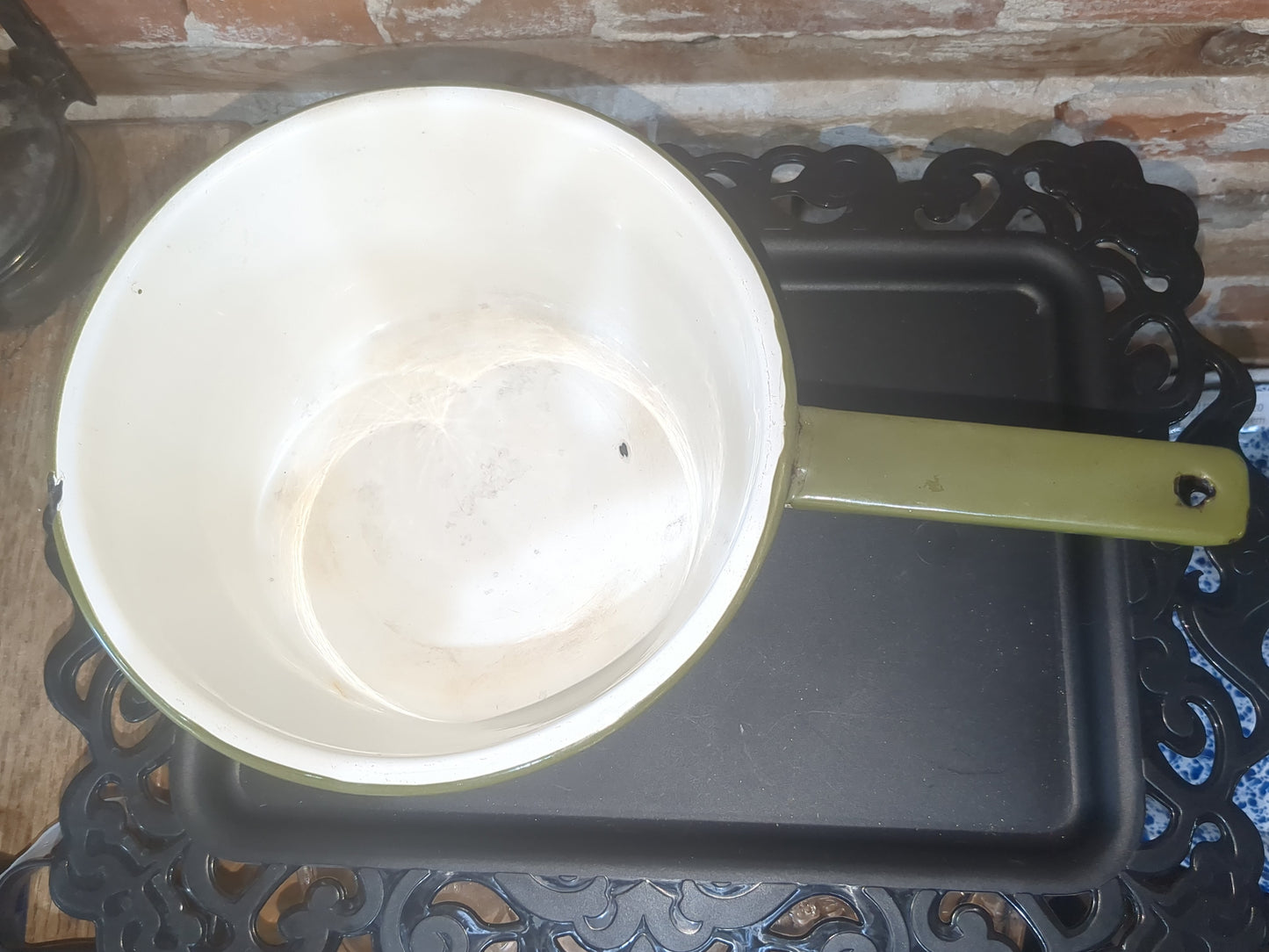 Vintage Green & White Enamelware 2 Quart Cookware Pot ena28