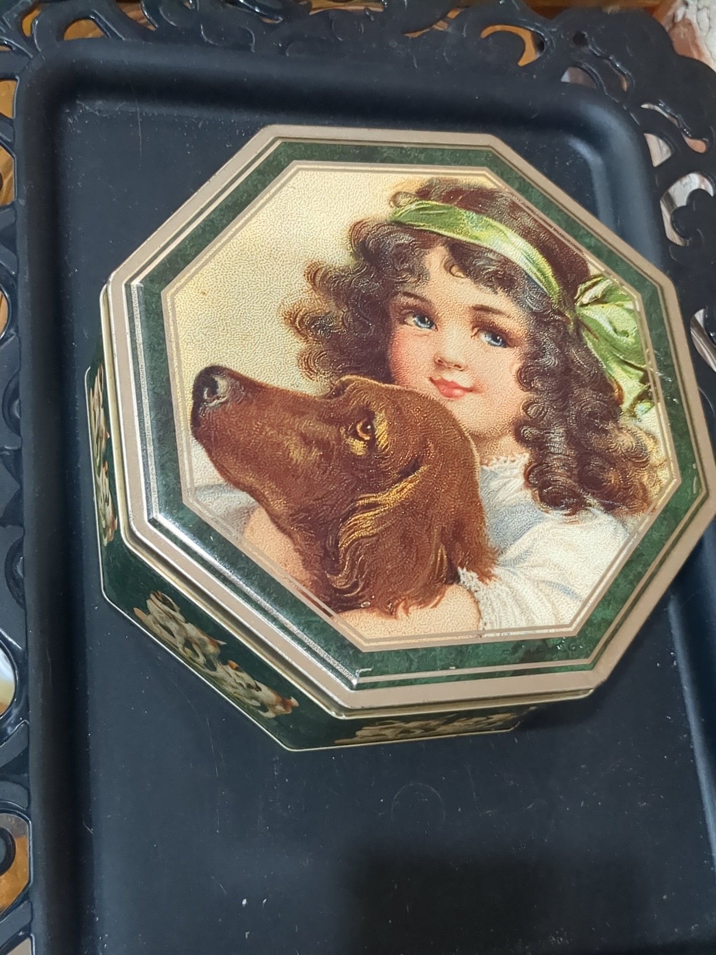 Cookie Victoria Graphics Victorian Blue Eyed Girl and Retriever Octagon Tin 1994 tin1164