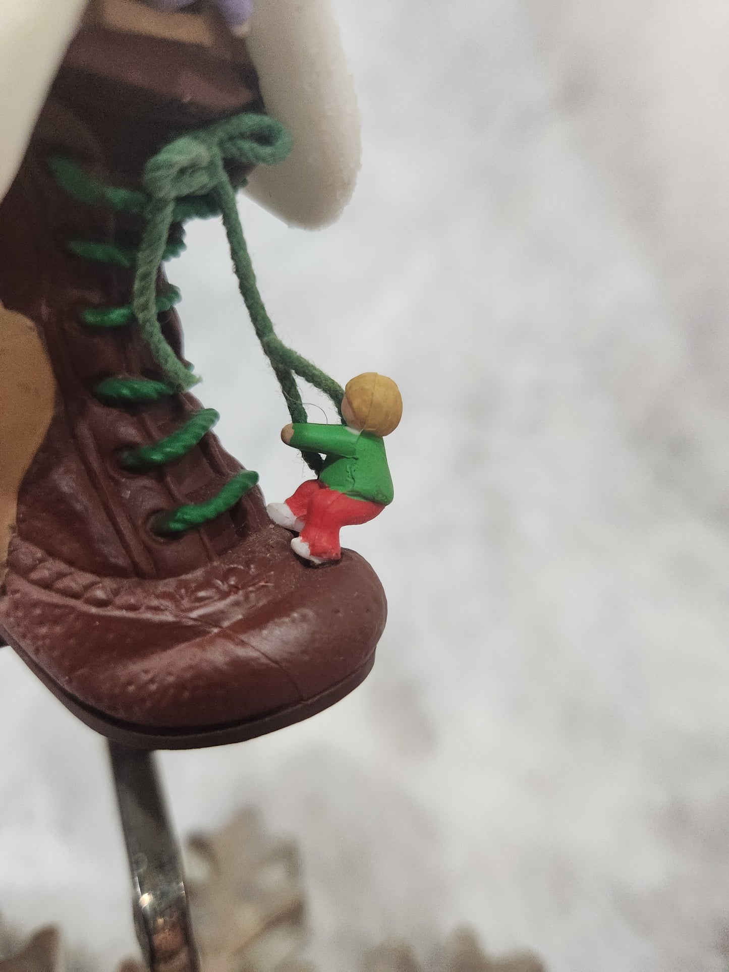 Vintage 1985 Hallmark Keepsake Ornament Old woman who Lives in a Shoe with children