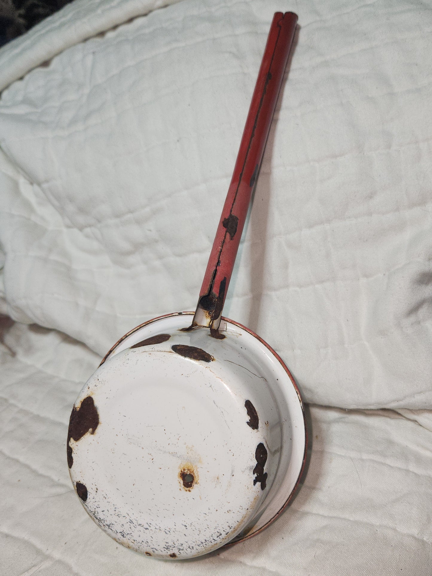 Vintage enamel ladle white with red handle en91