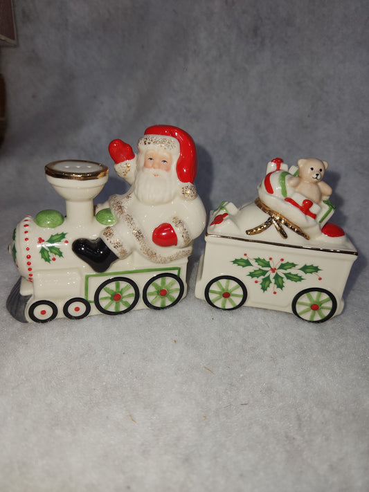 Lenox Holiday Santa Train Bear Salt & Pepper Set. Sps10