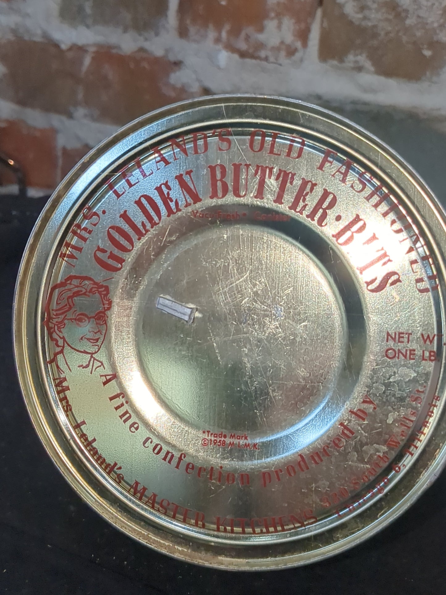 1958 vintage Tin Mrs. Leland's Old Fashioned Golden Butter Bits Horse and Carriage house girl & hoop tin347