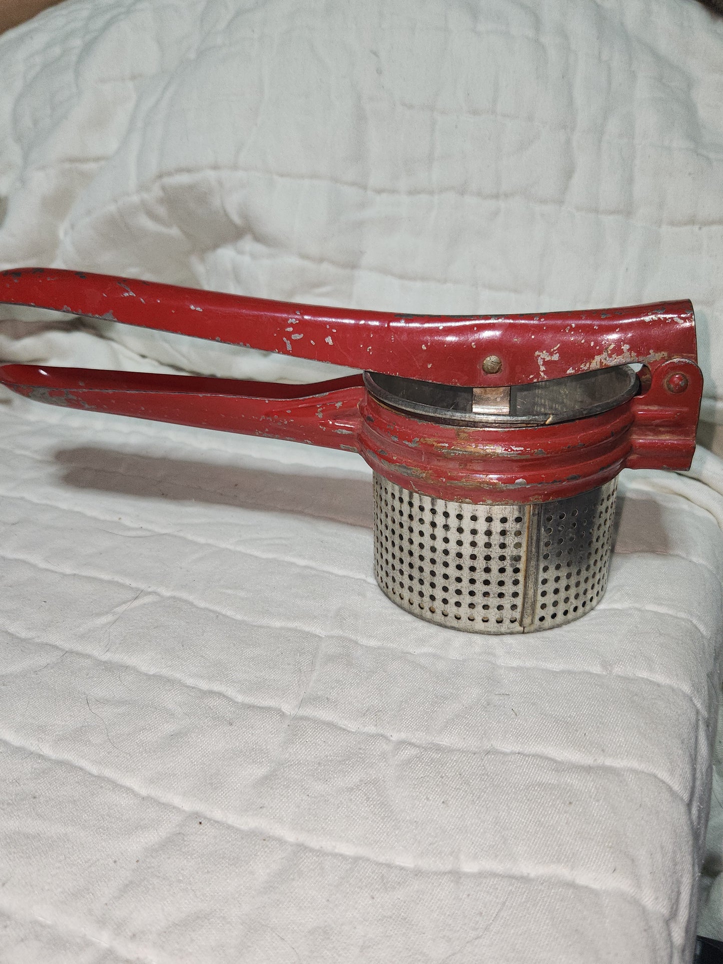 Vintage Handy Things Potato Ricer Michigan red handle kit912
