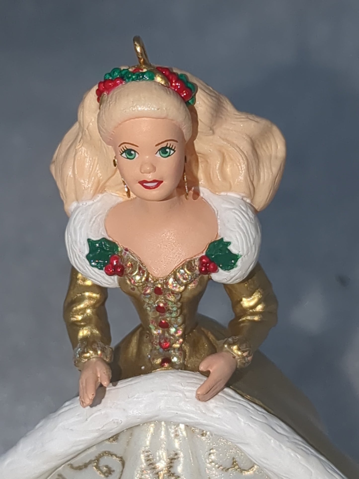 1994 Hallmark Holiday Barbie. 2nd in Holiday Barbies Series. New box and bubble wrap. Hob6