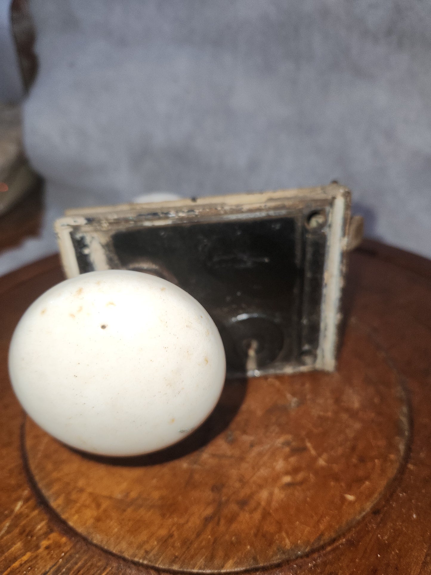 Kn6 Antique White Door Knob and Lock Set kn6