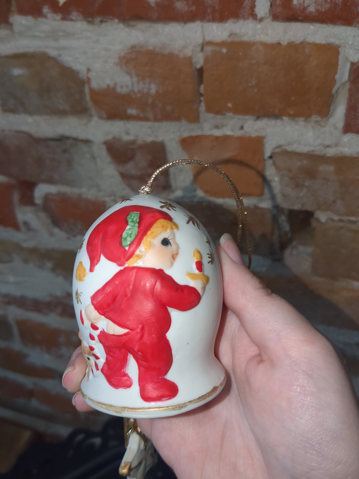 Vintage Jasco Christmas Chimes with Boy in Pajamas, a dog & ceramic stars Taiwan o2578