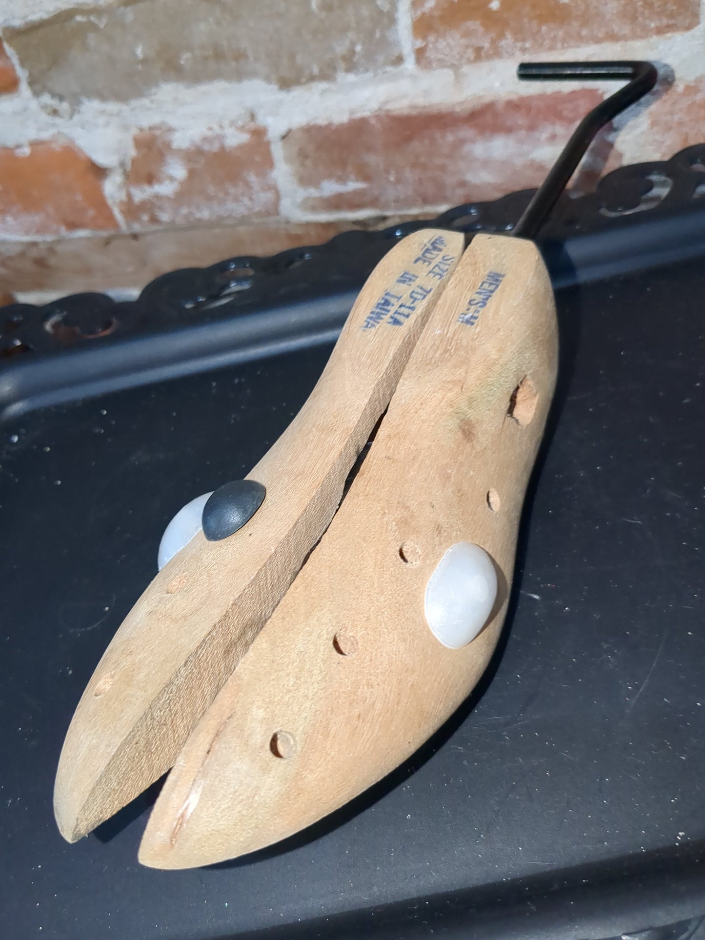 Vintage Shoe Stretcher Mens Medium 7D-11A Wooden & Metal Parts Made In Taiwan sh765