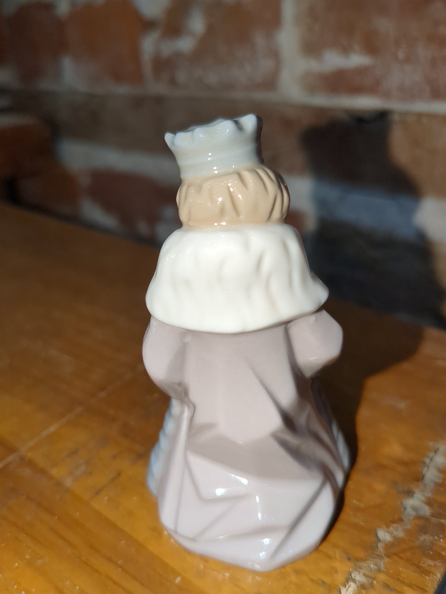 Vintage replacement piece for Hallmark ceramic 11 piece nativity set. Wiseman 2