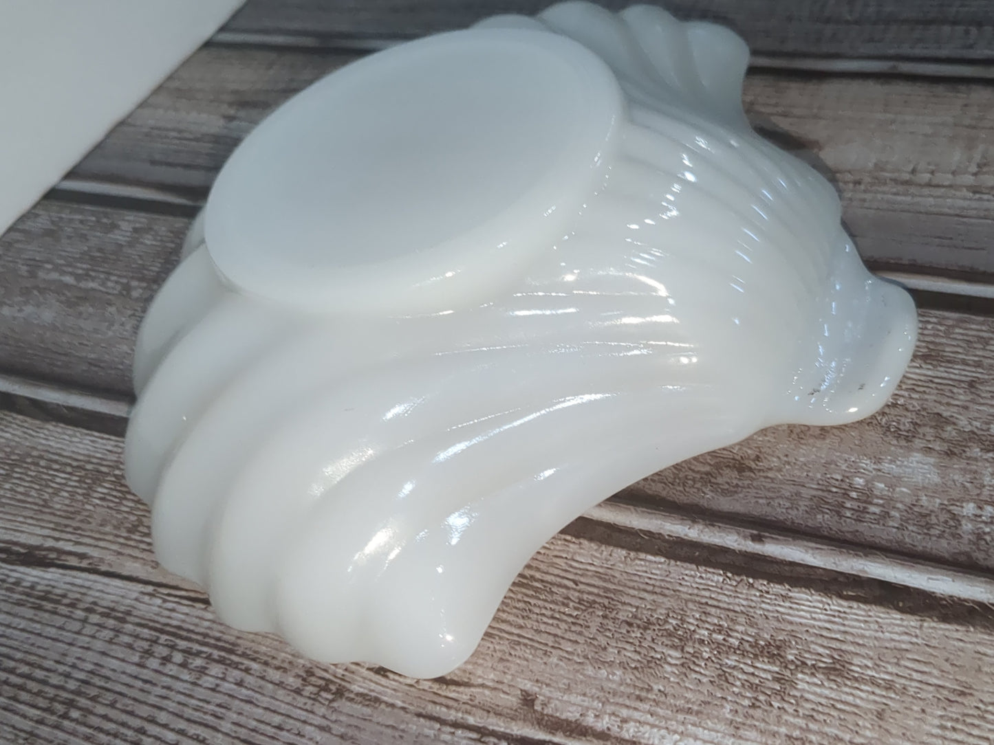 Vintage milk glass shell trinket dish or soap dish or ring dish g299