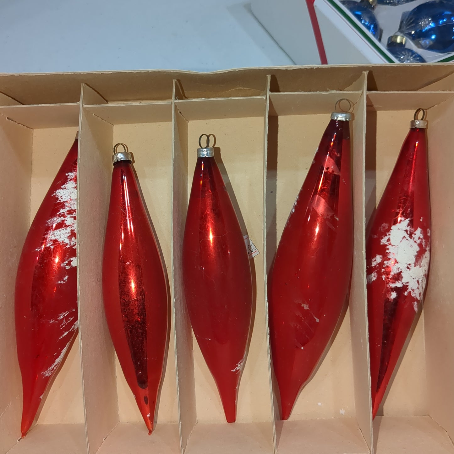 Bo20 vintage red teardrop ornaments