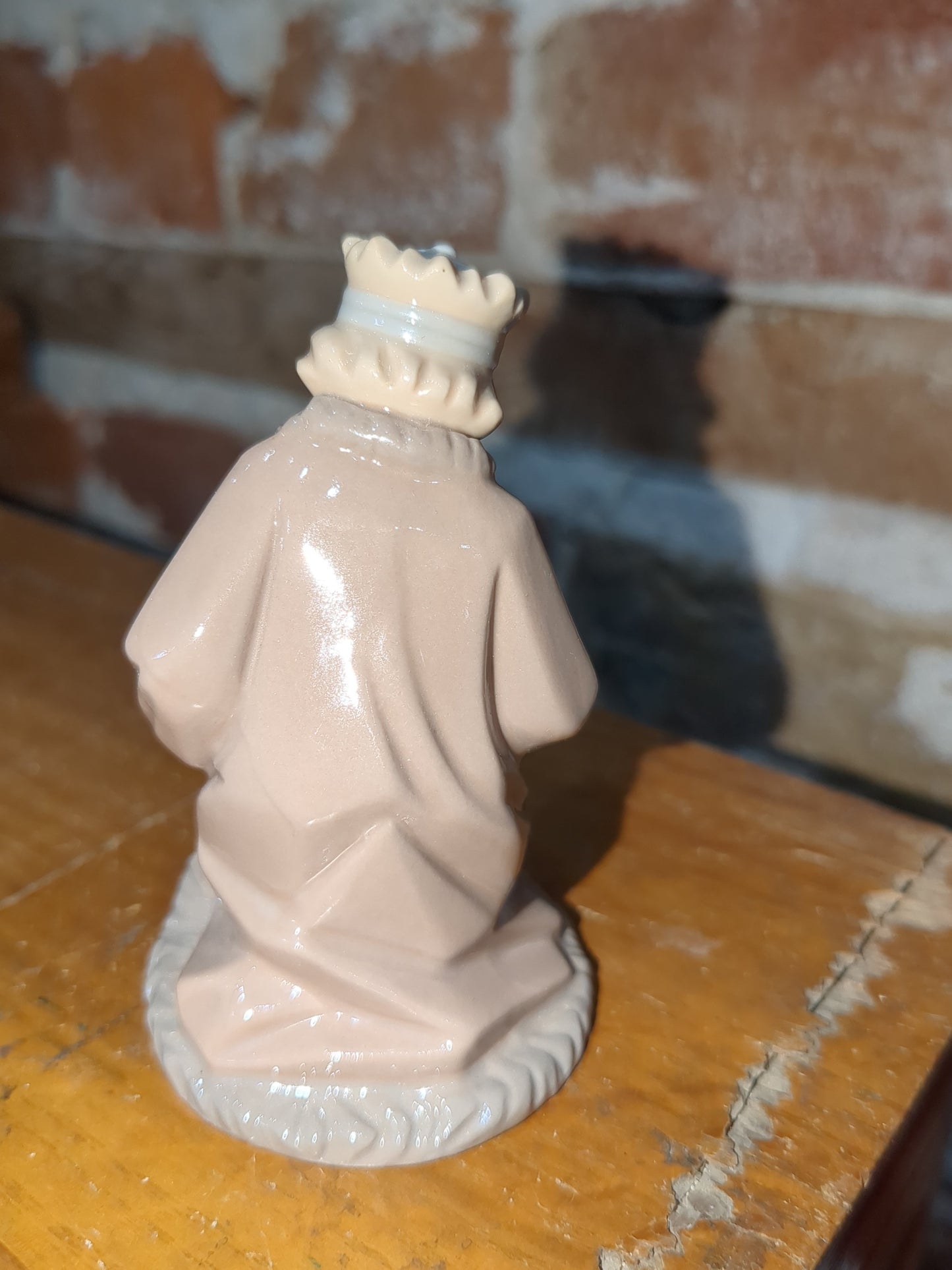 Vintage replacement piece for Hallmark ceramic 11 piece nativity set. Wiseman 3
