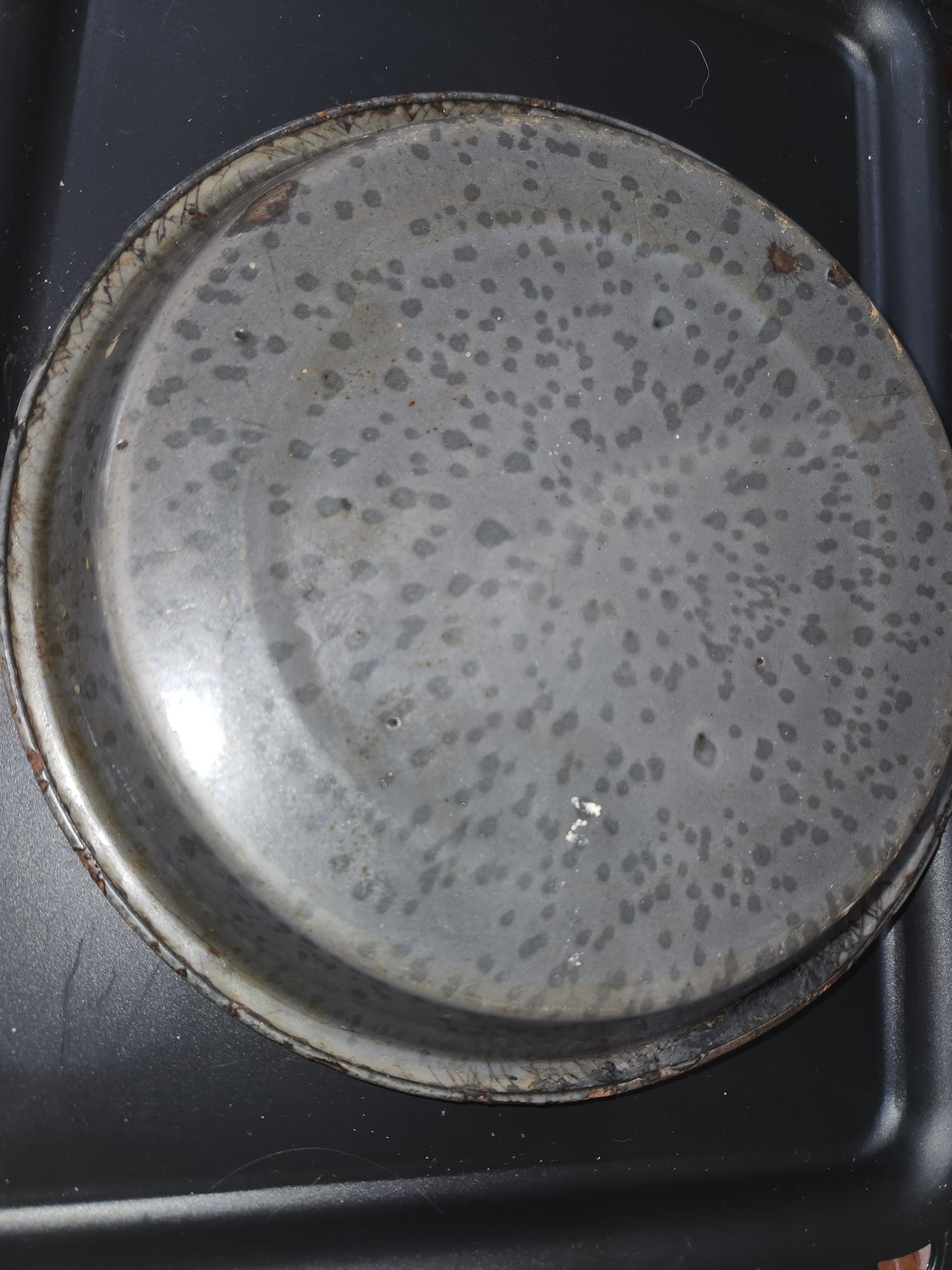Vintage gray splotched enamel pie pan enm1
