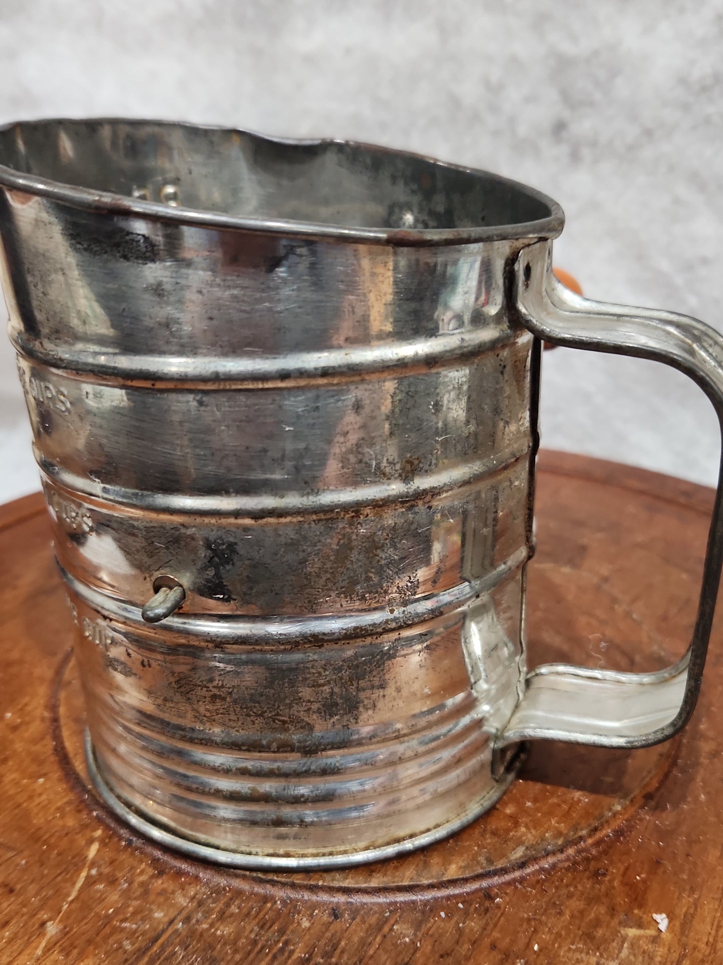 Vintage Bromwell’s 3 Cup Crank Handle Sifter metal and wood crank fs90