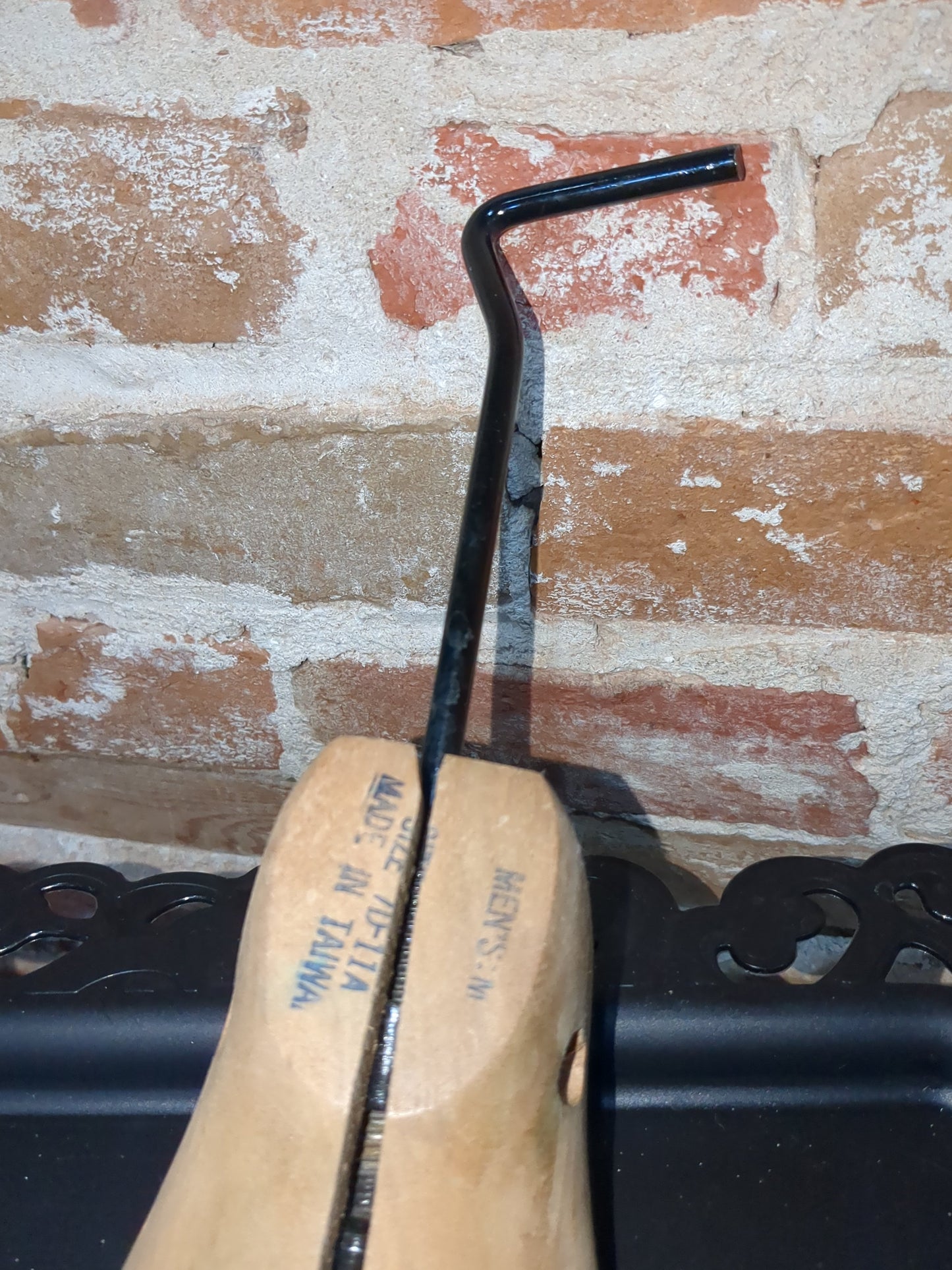 Vintage Shoe Stretcher Mens Medium 7D-11A Wooden & Metal Parts Made In Taiwan sh755