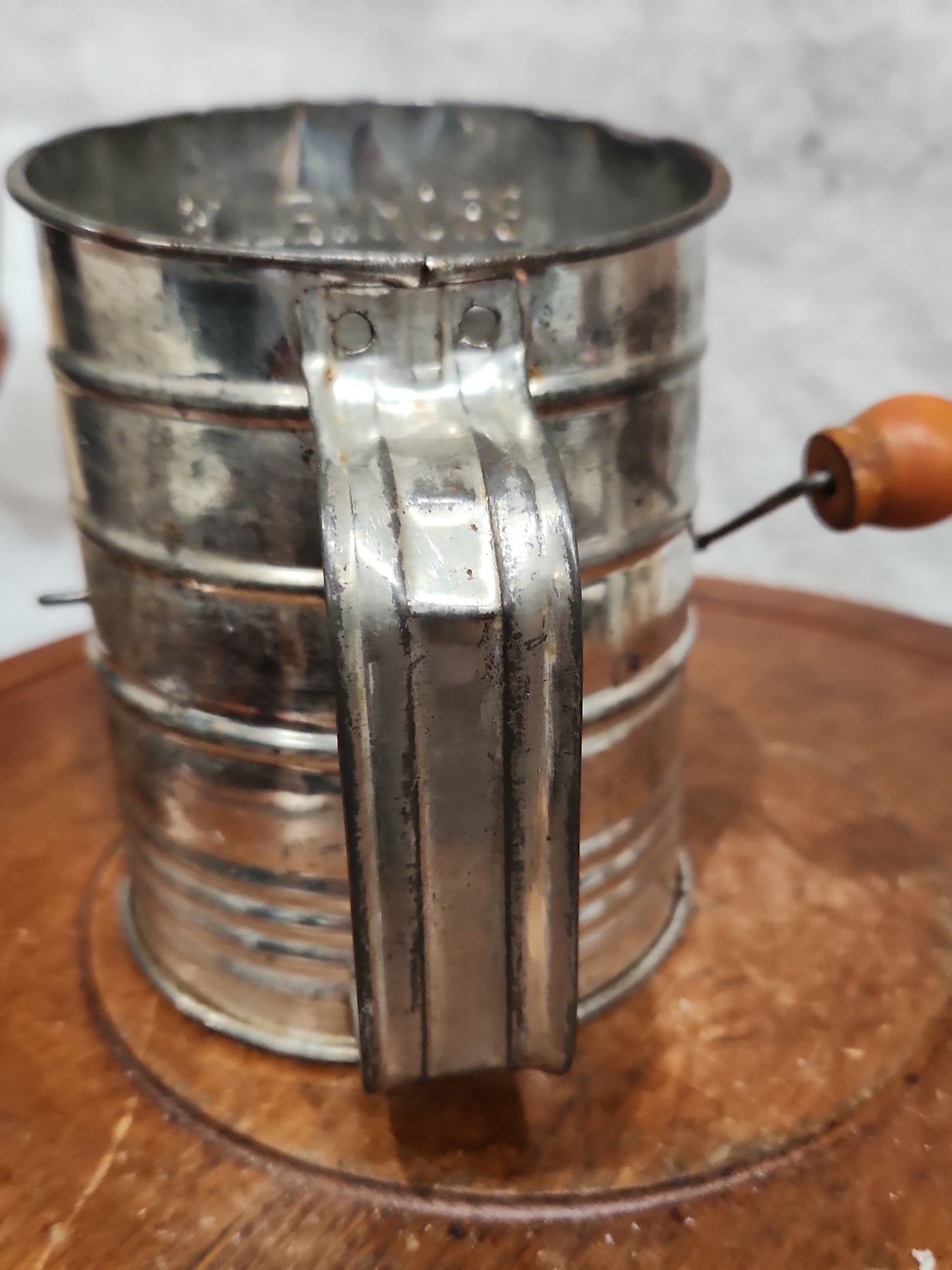 Vintage Bromwell’s 3 Cup Crank Handle Sifter metal and wood crank fs90