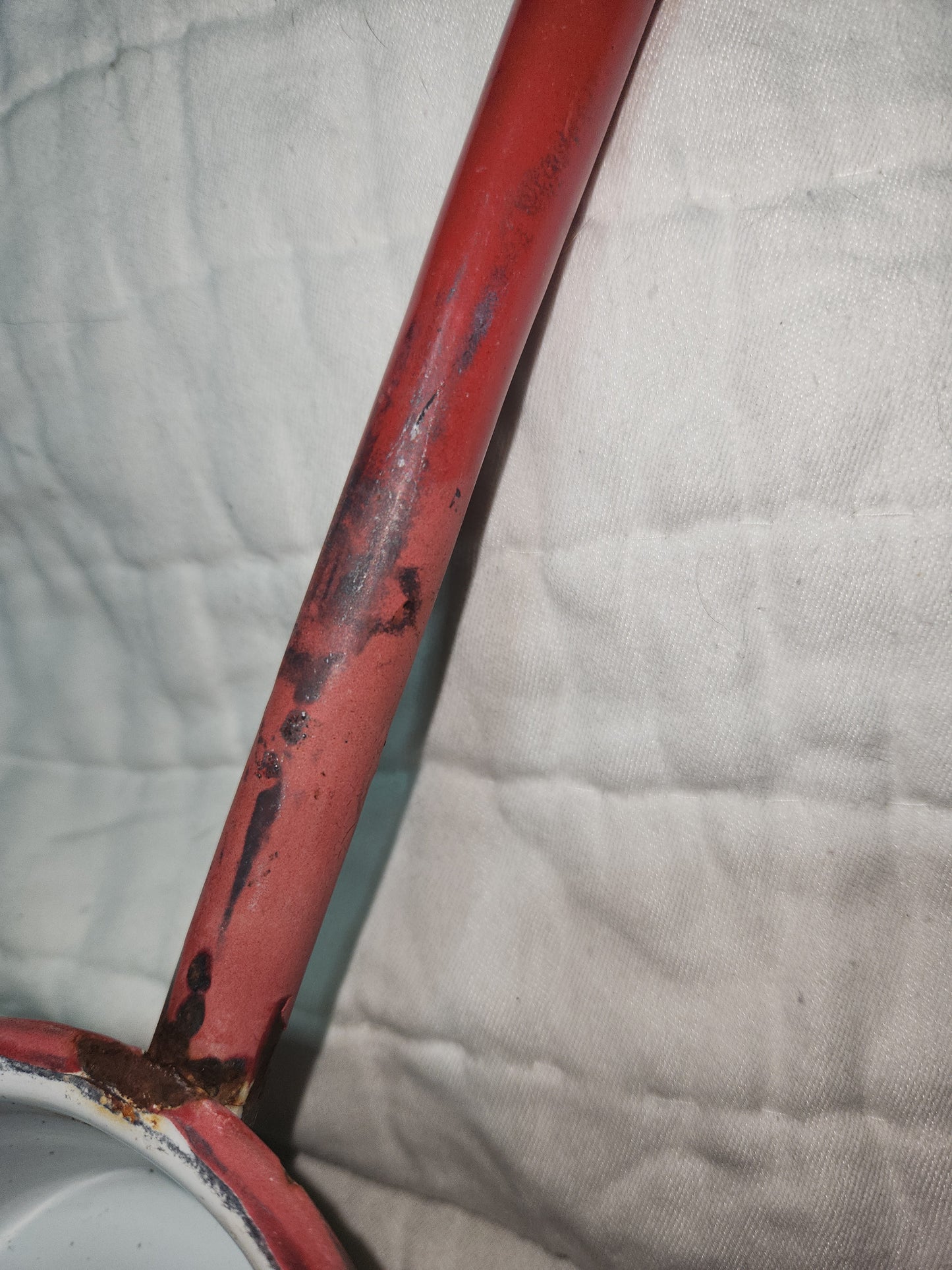 Vintage enamel ladle white with red handle en91