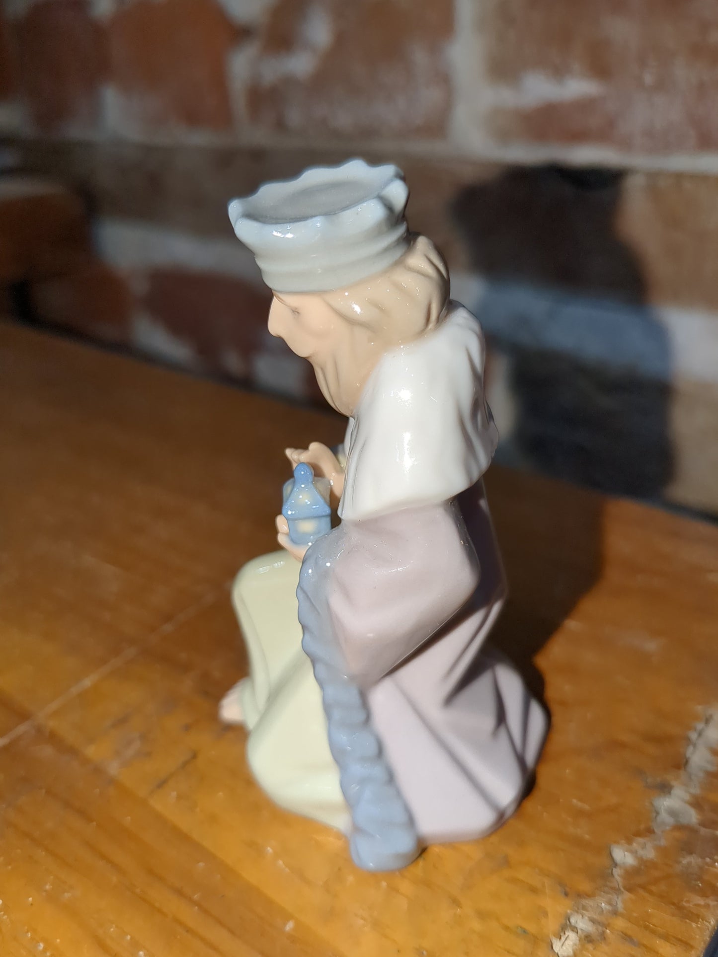 Vintage replacement piece for Hallmark ceramic 11 piece nativity set. Wiseman 2