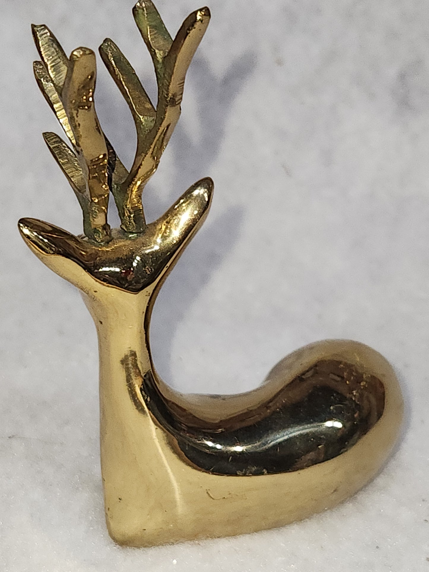 Vintage Brass sitting deer buck Korea br140