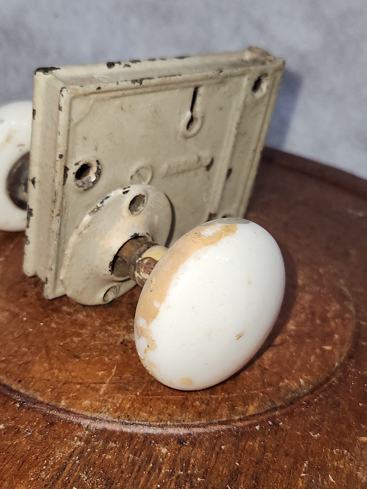 Kn9 Antique White Door Knob and Lock Set kn9