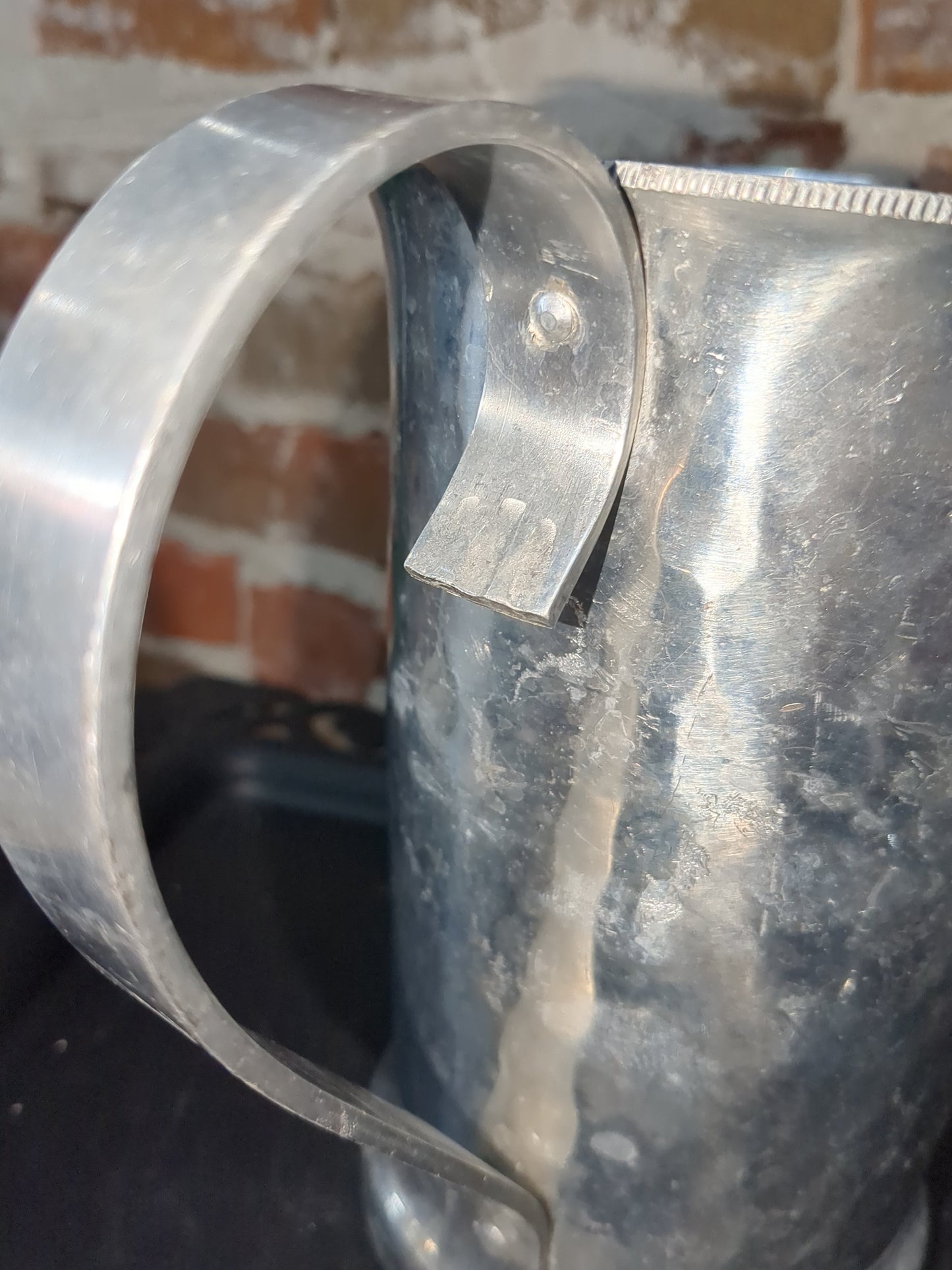 Vintage hammered aluminum pitcher alu115