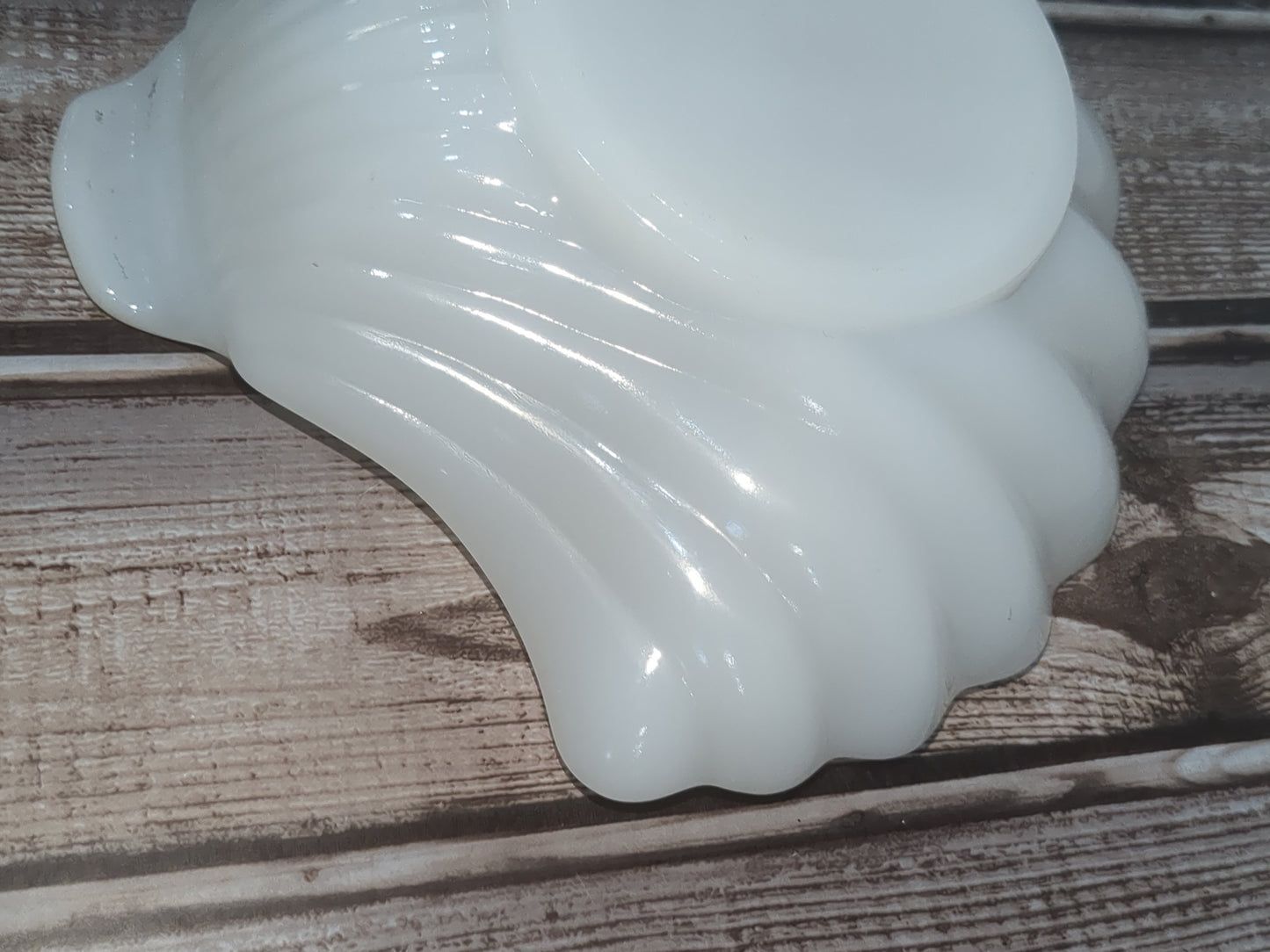 Vintage milk glass shell trinket dish or soap dish or ring dish g299