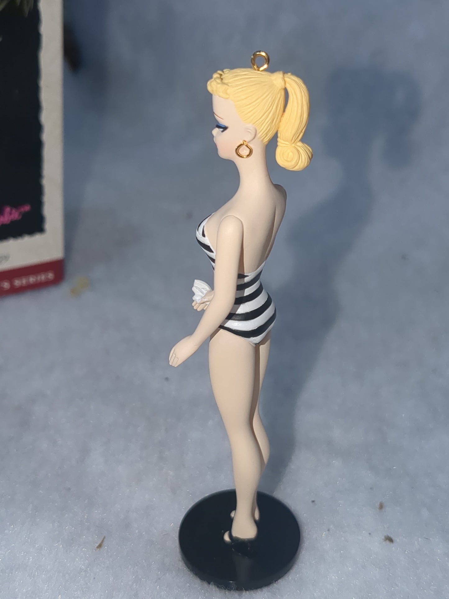 1994 Hallmark Debut 1959 Barbie. 1st in Barbies Series. Has box and bubble wrap. Hob1