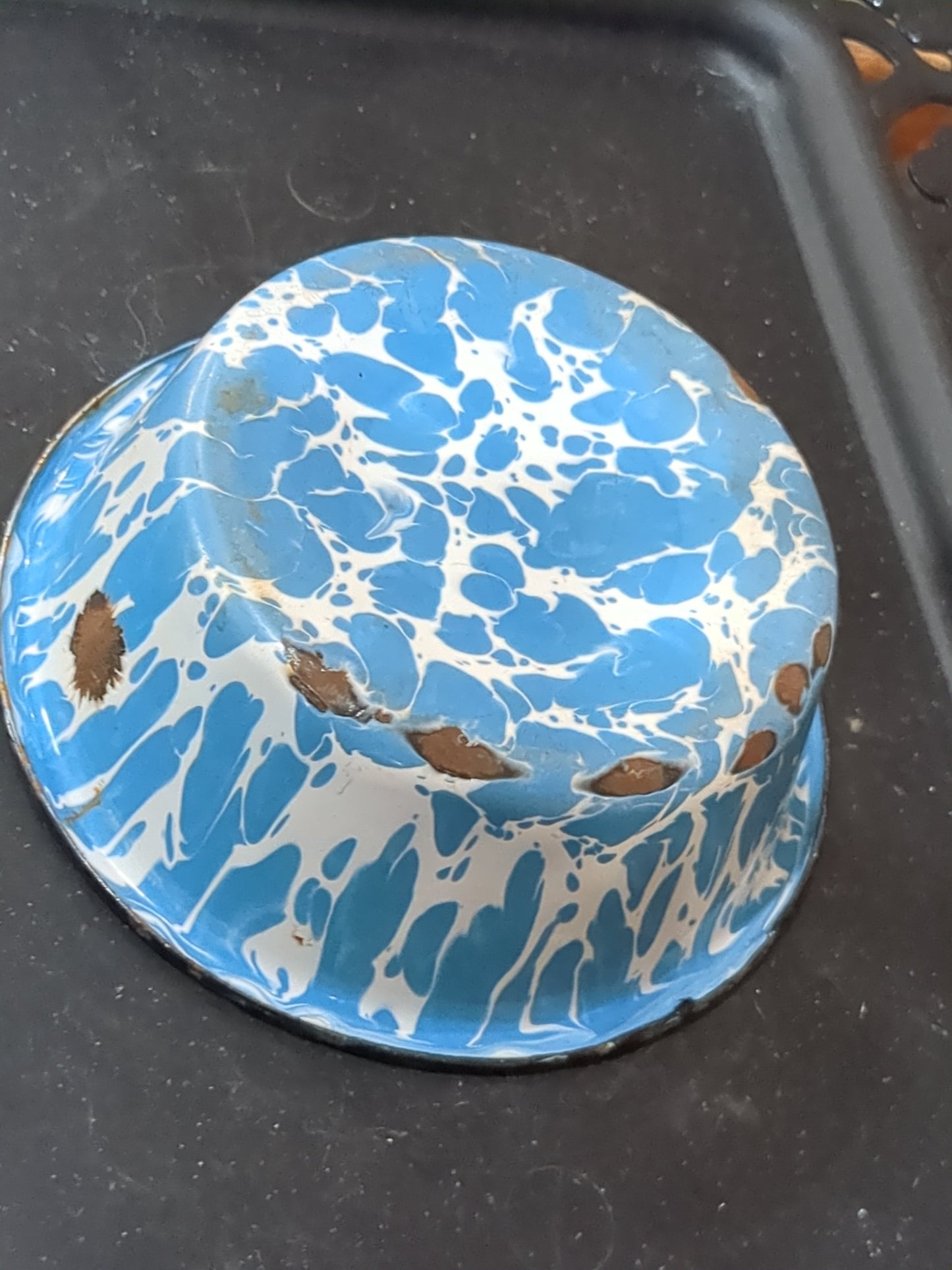 Vintage lighter blue enamel bowl en765