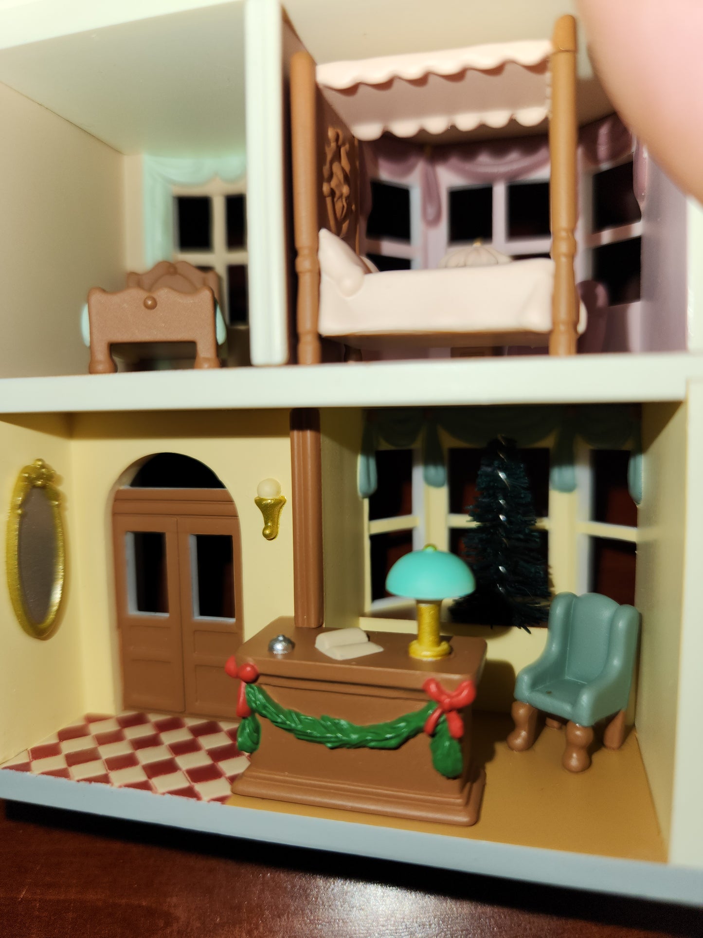 HH2002 Victorian Inn Ornament Hallmark Nostalgic Houses,