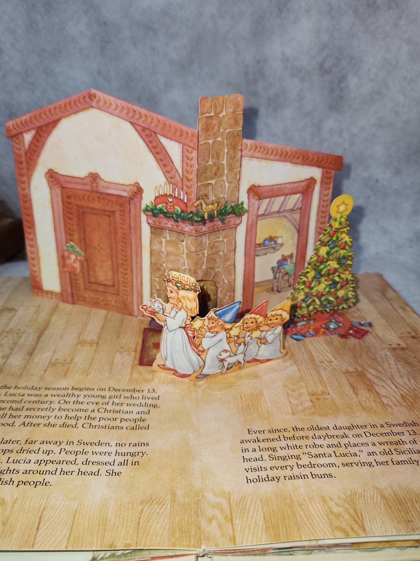 Vintage 1980s First Edition Hallmark POP UP book Christmas in Many Lands by Barbara Bartocci bk12
