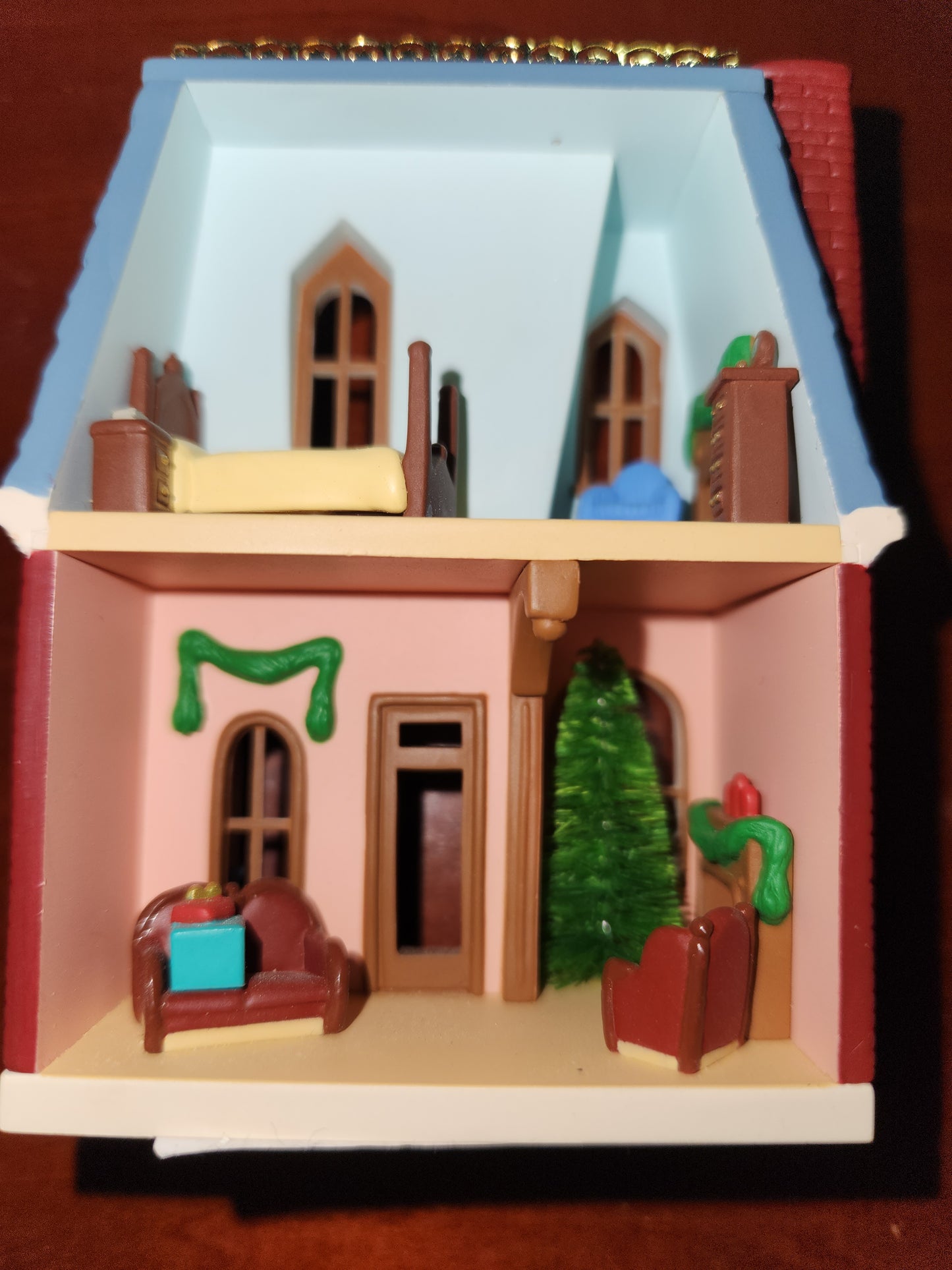 House on Holly Lane Ornament Hallmark Nostalgic Houses and shops Hh1999