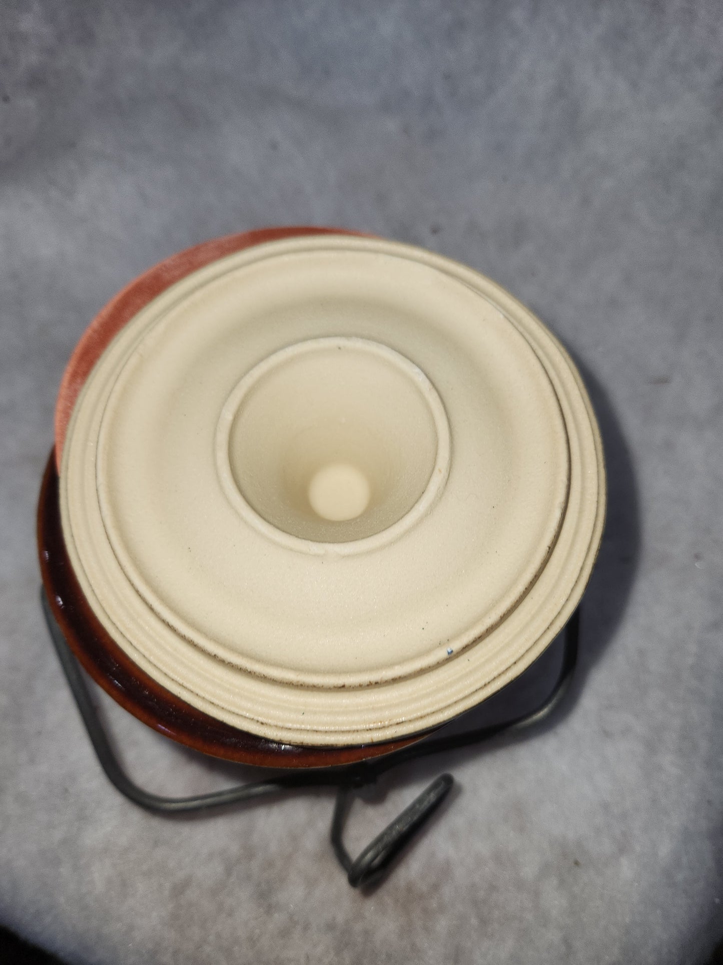 Vintage brown pottery crock lid and metal bail pot59