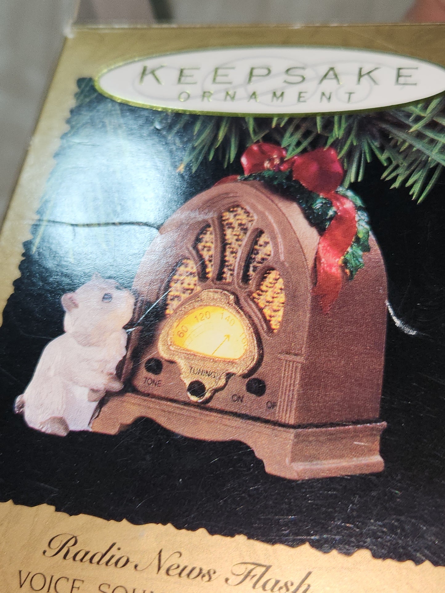 Vintage Hallmark Keepsake Ornament 1993 Radio News Flash white cat kitty Magic Voice Sound Light ho891