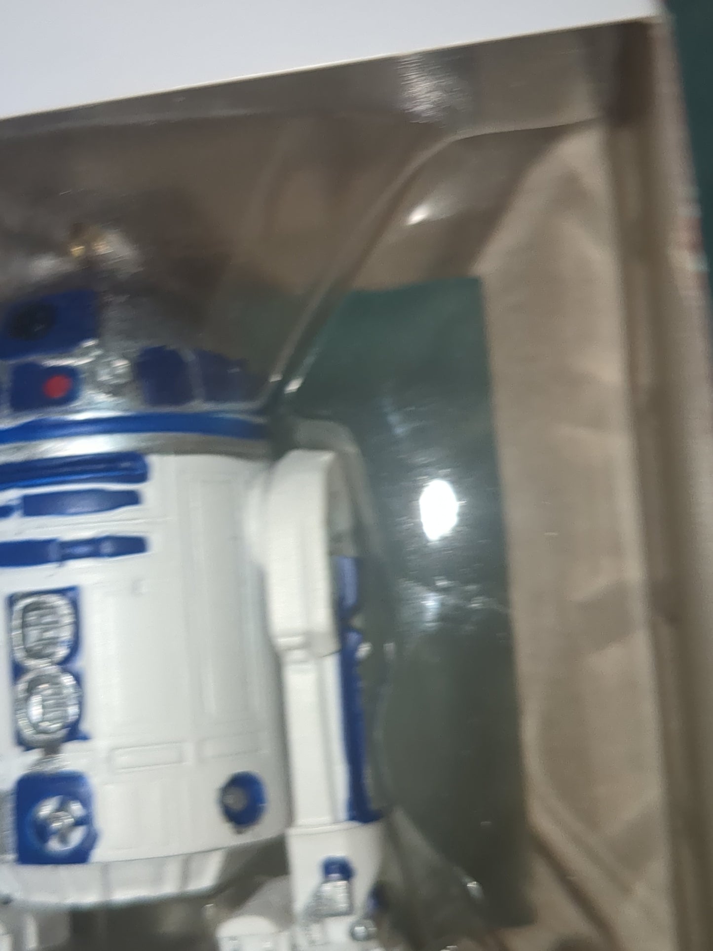 2021 Hallmark Disney Star Wars R2-D2 Christmas Tree Ornament NEW in Box. HH403
