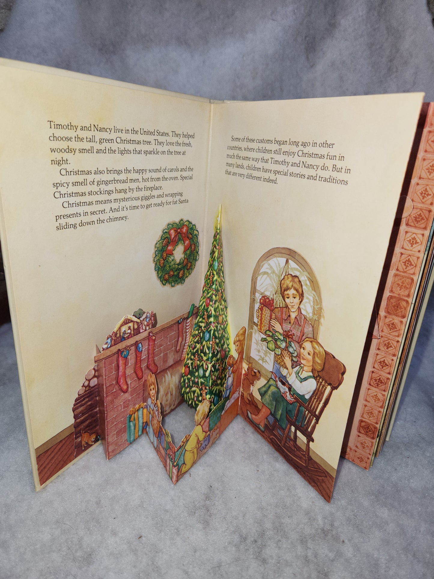 Vintage 1980s First Edition Hallmark POP UP book Christmas in Many Lands by Barbara Bartocci bk12