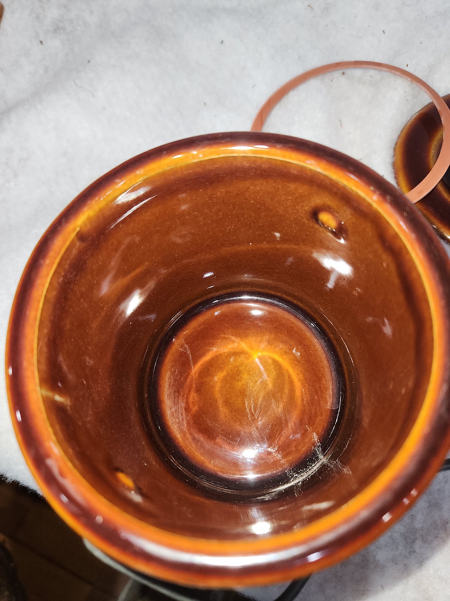 Vintage brown pottery crock lid and metal bail pot59
