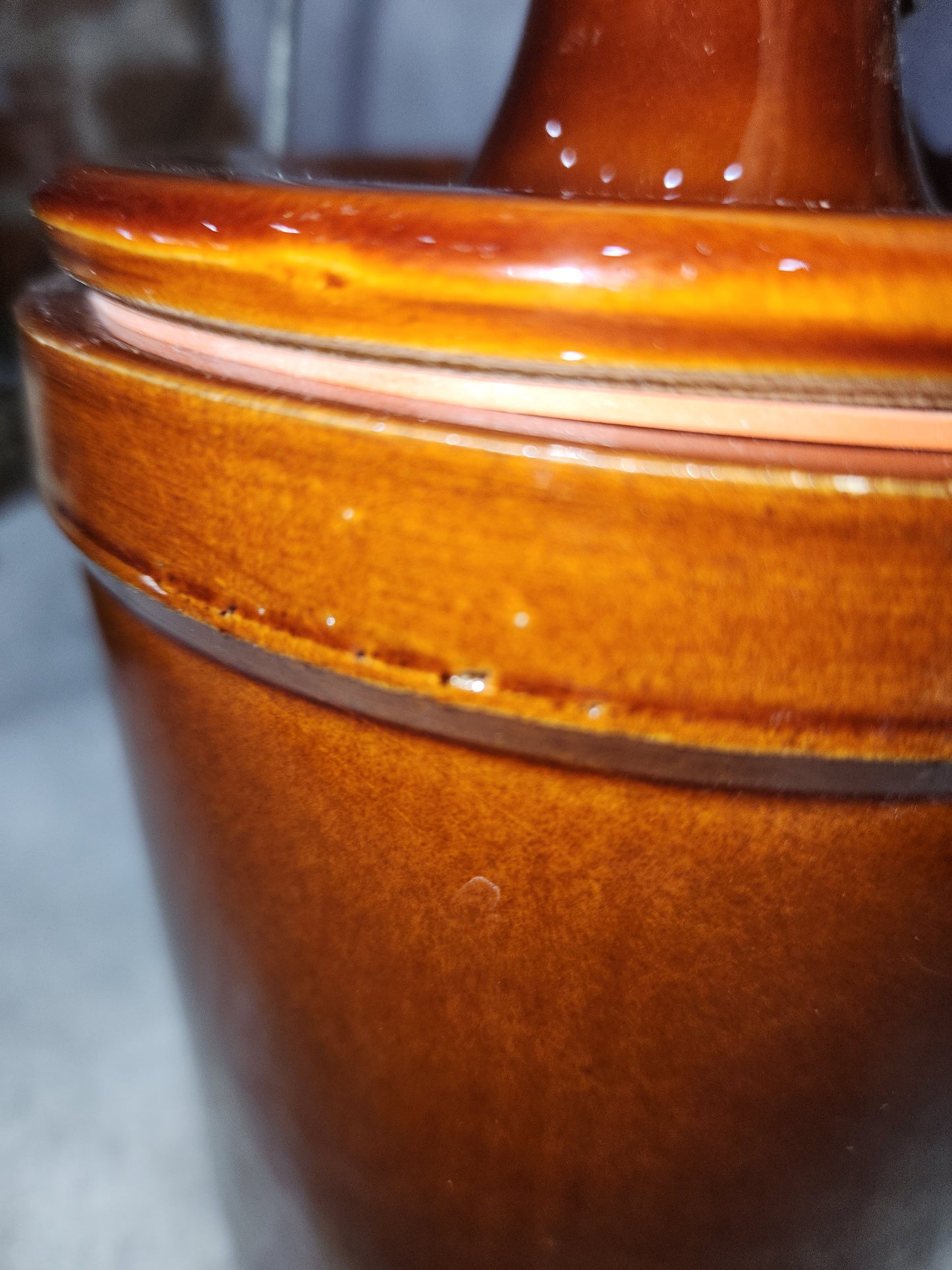 Vintage brown pottery crock lid and metal bail pot57
