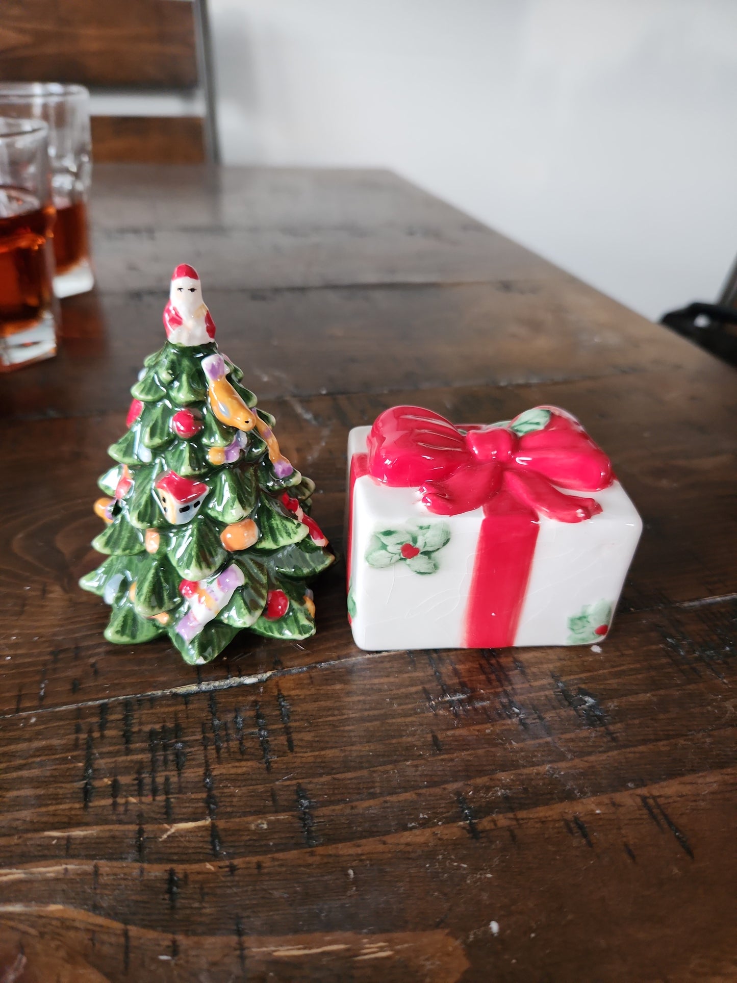 Tree & Christmas Gift Box Spode Salt & Pepper Shakers sps6
