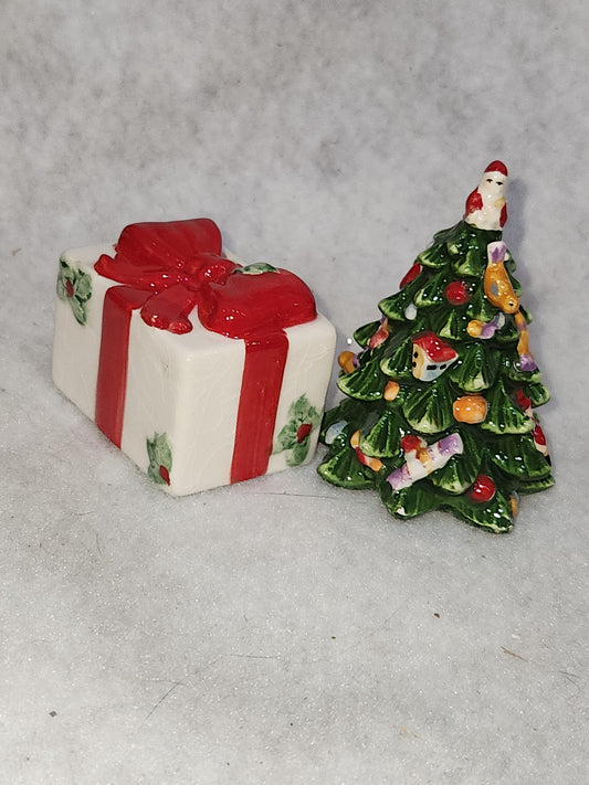 Tree & Christmas Gift Box Spode Salt & Pepper Shakers sps6