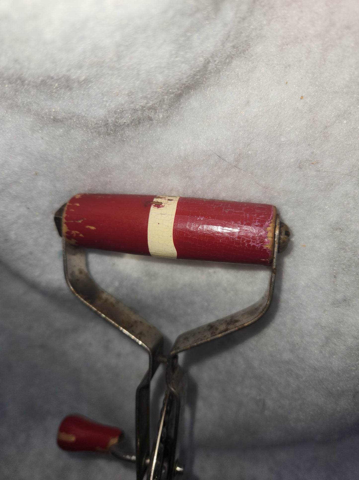 Vintage Dainty Whirl Hand Mixer Beater with Red Wood Handle and knob mix7