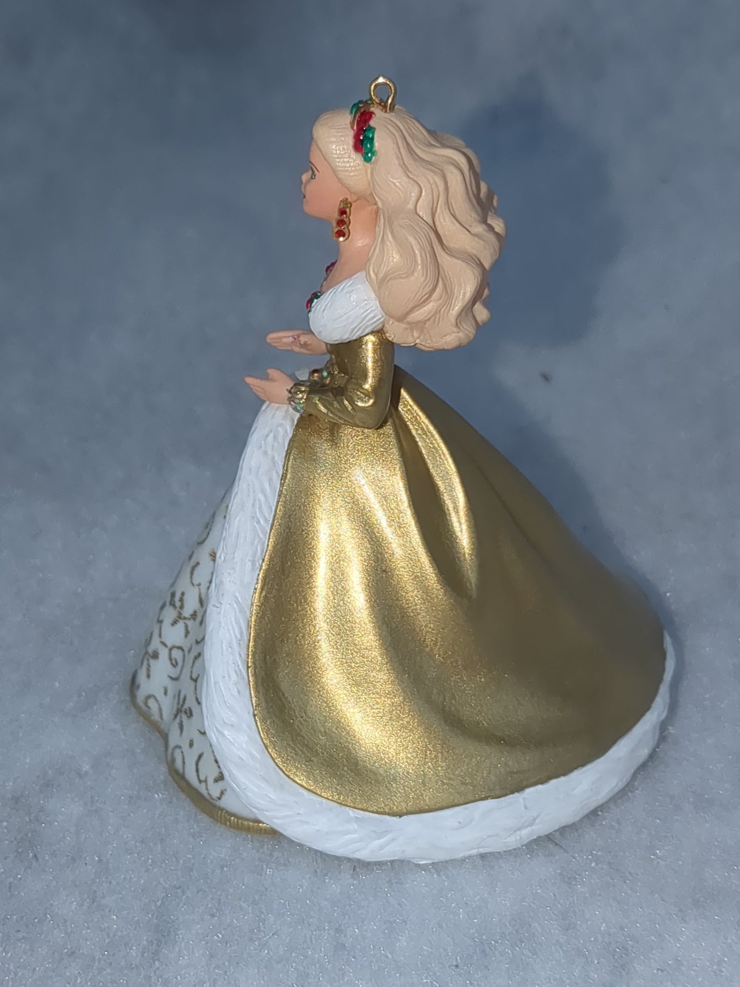 1994 Hallmark Holiday Barbie. 2nd in Holiday Barbies Series. New box and bubble wrap. Hob6
